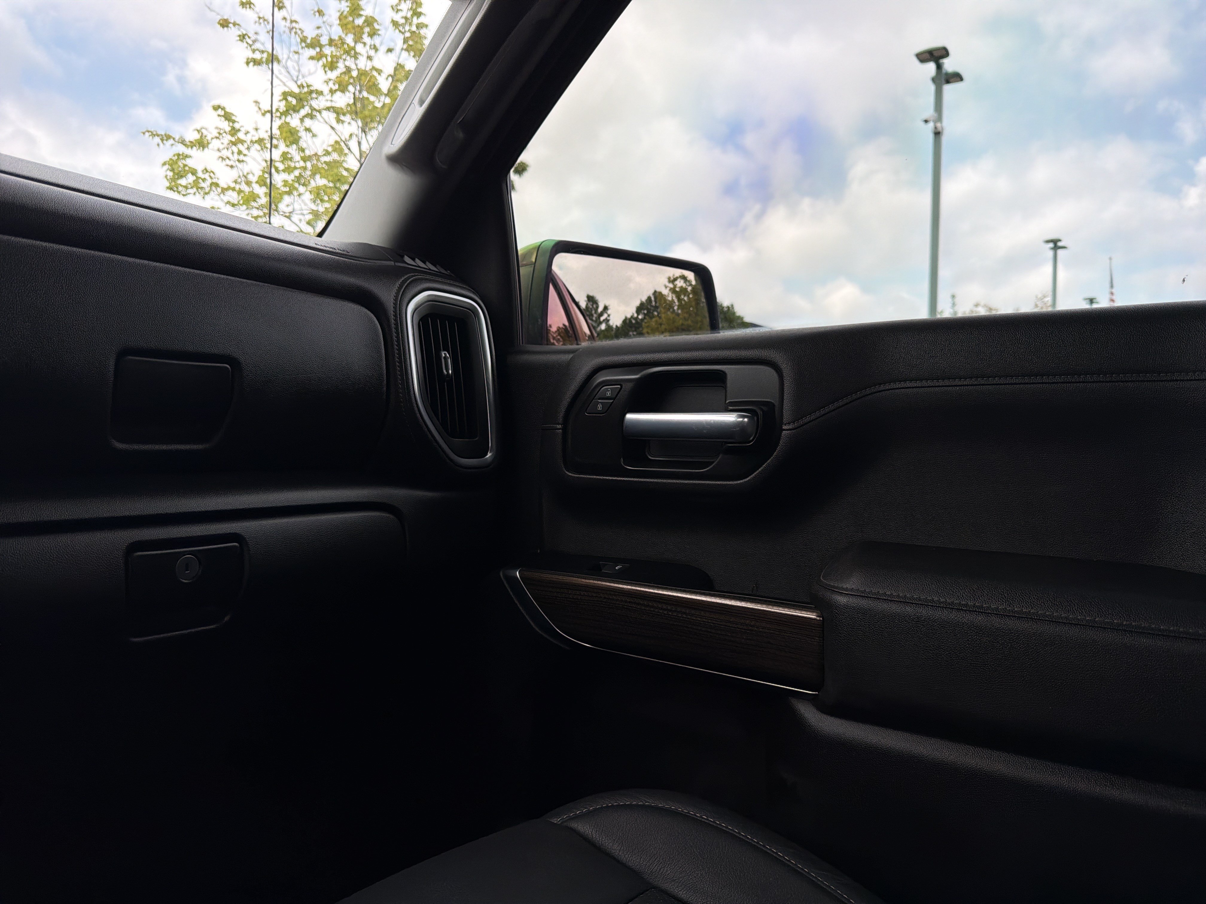 Used 2022 Chevrolet Silverado 1500 LT Trail Boss w/ Bed Protection Package AWD/4WD image 44