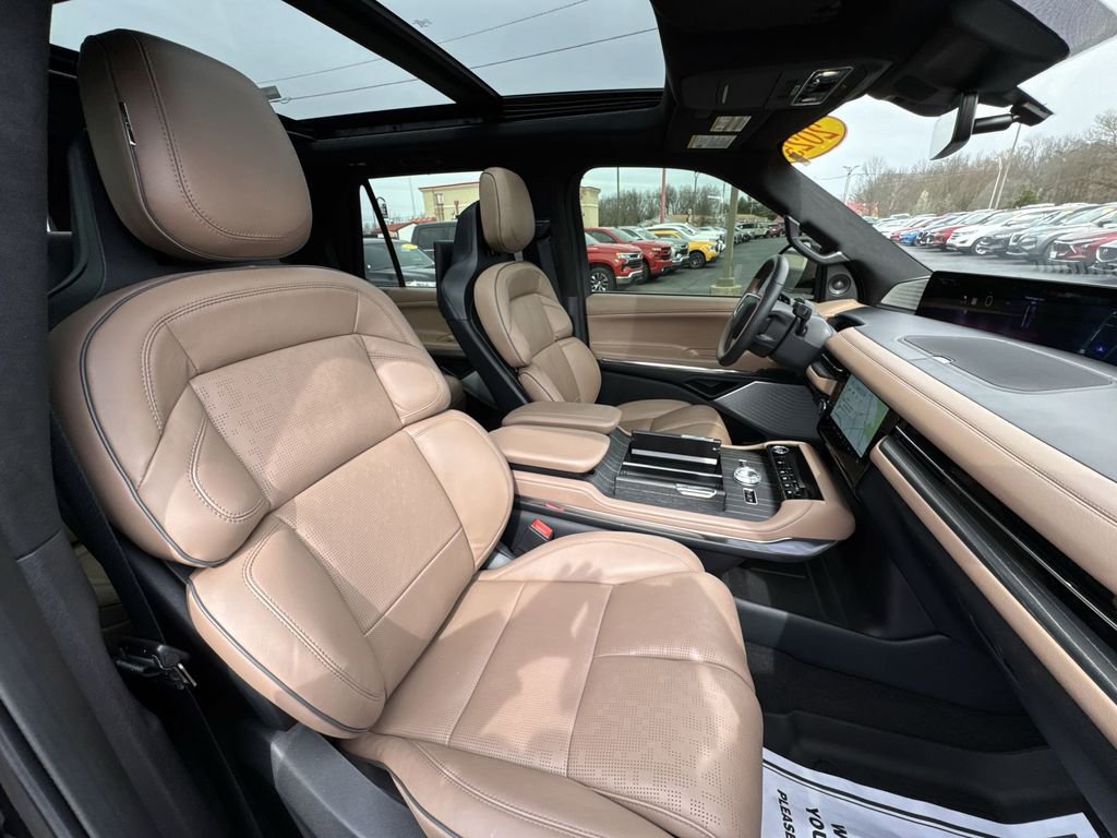 Used 2025 Lincoln Navigator Black Label image 26