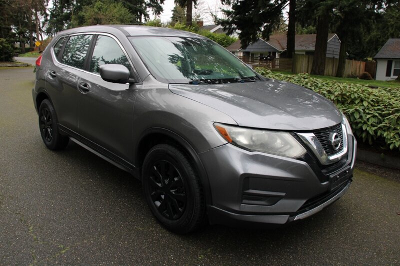 Used 2017 Nissan Rogue S image 2