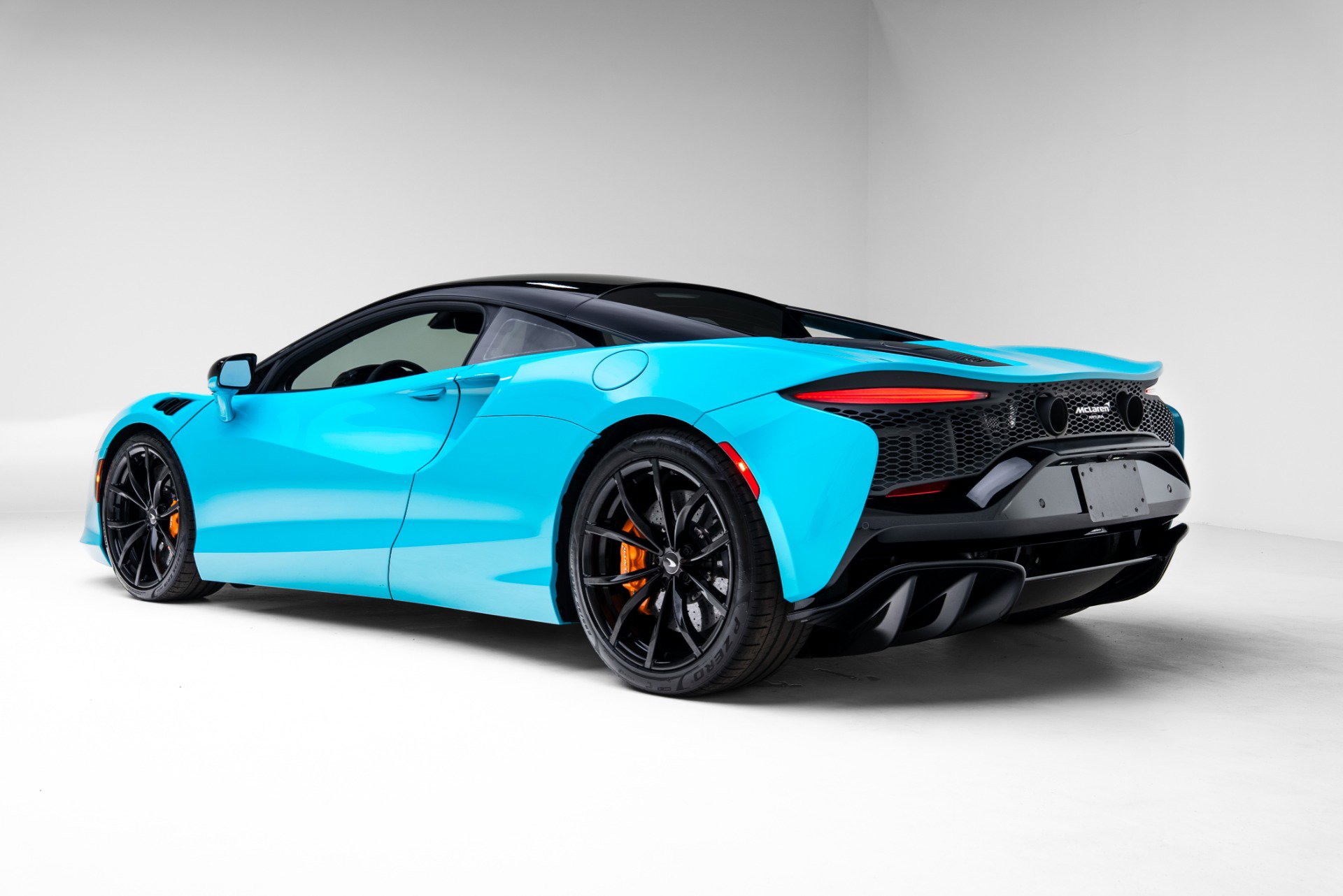 Used 2023 McLaren Artura image 20