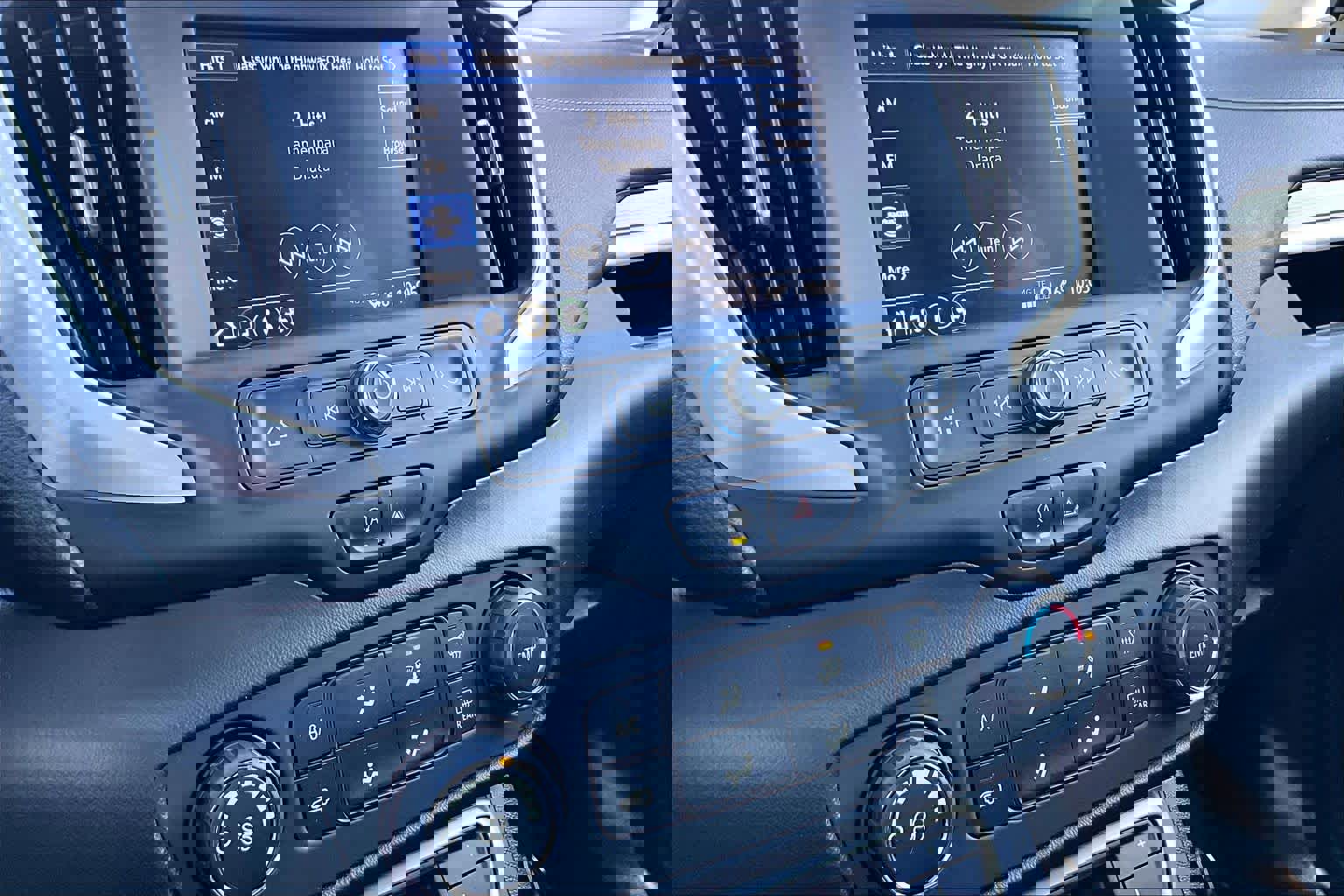 Used 2022 GMC Terrain SLE image 34