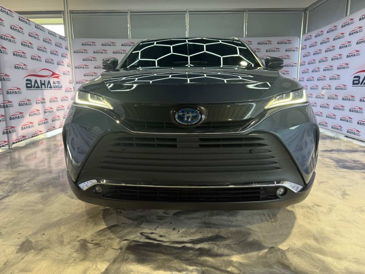 Used 2023 Toyota Venza XLE AWD/4WD image 3