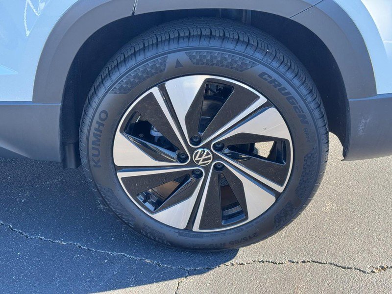 Used 2025 Volkswagen Taos SE image 7