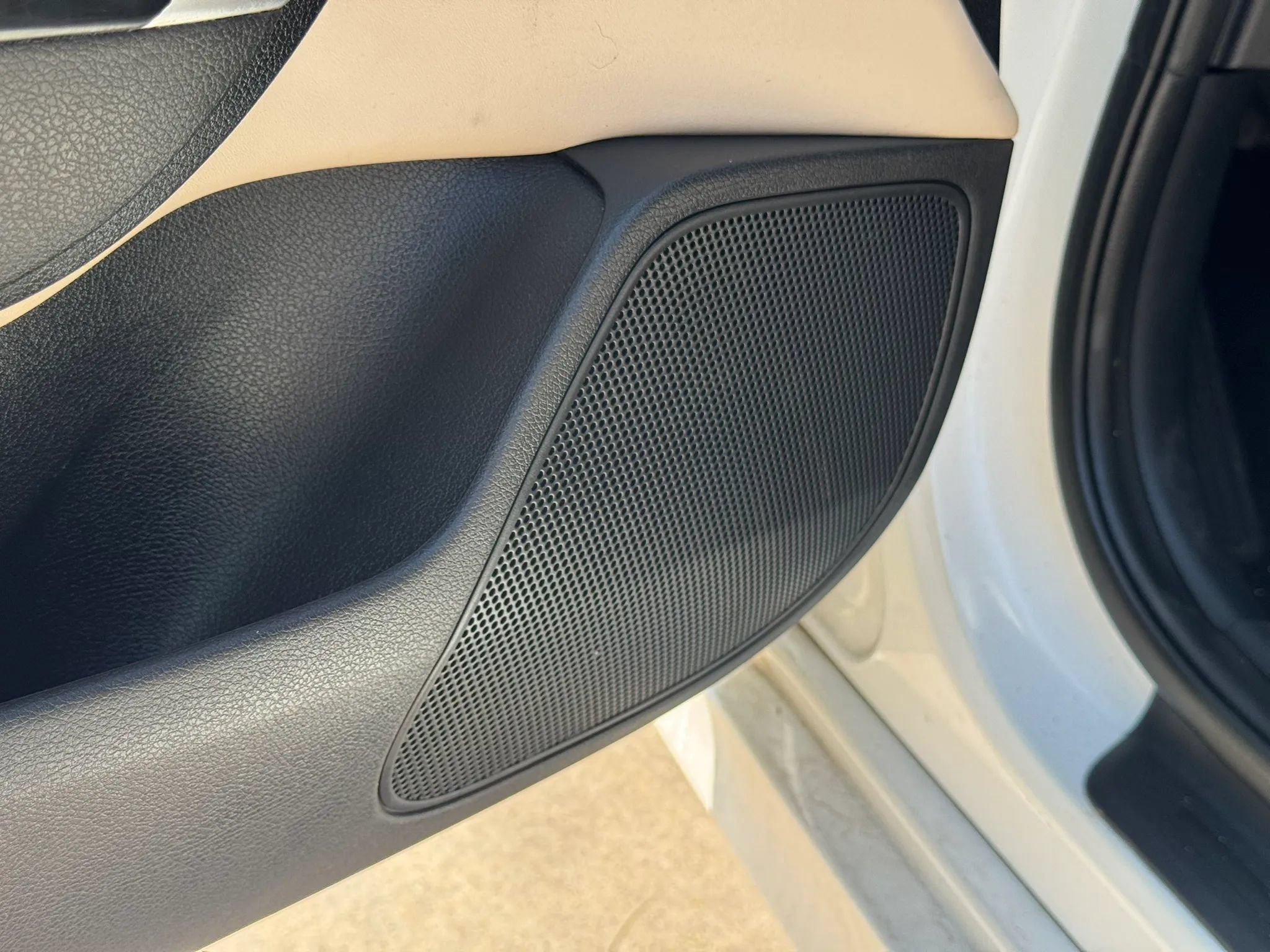 Used 2018 Kia Stinger Premium RWD image 13