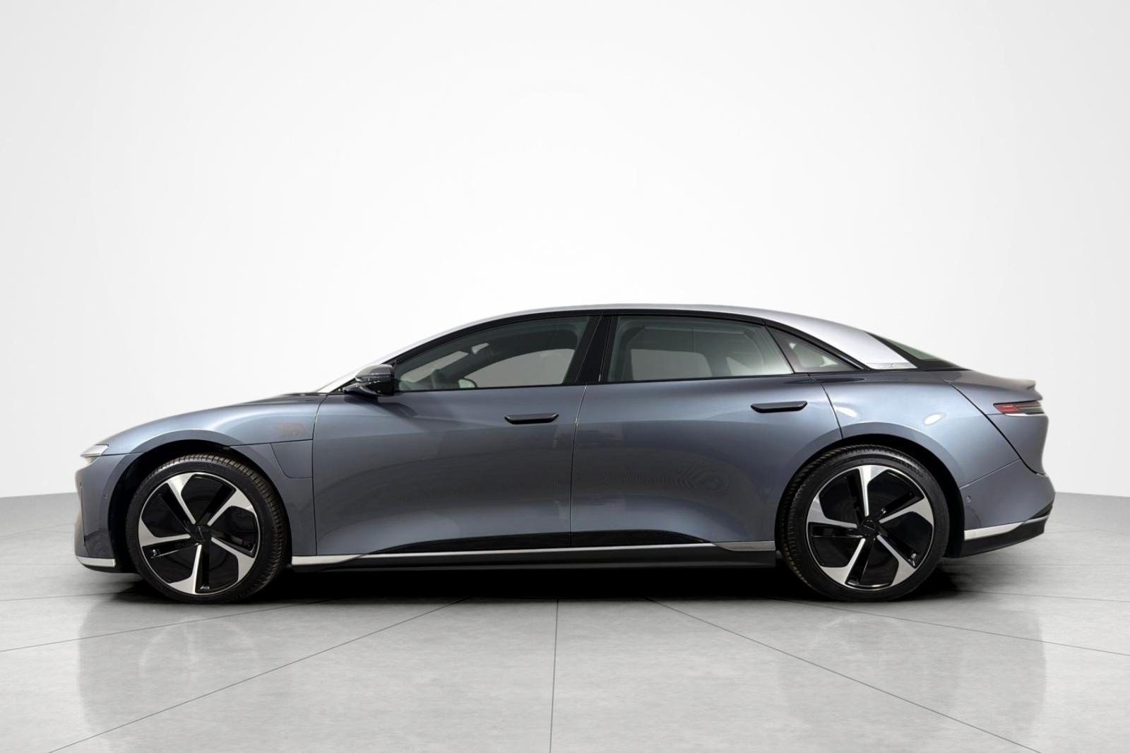 Used 2025 Lucid Air Touring AWD/4WD image 2