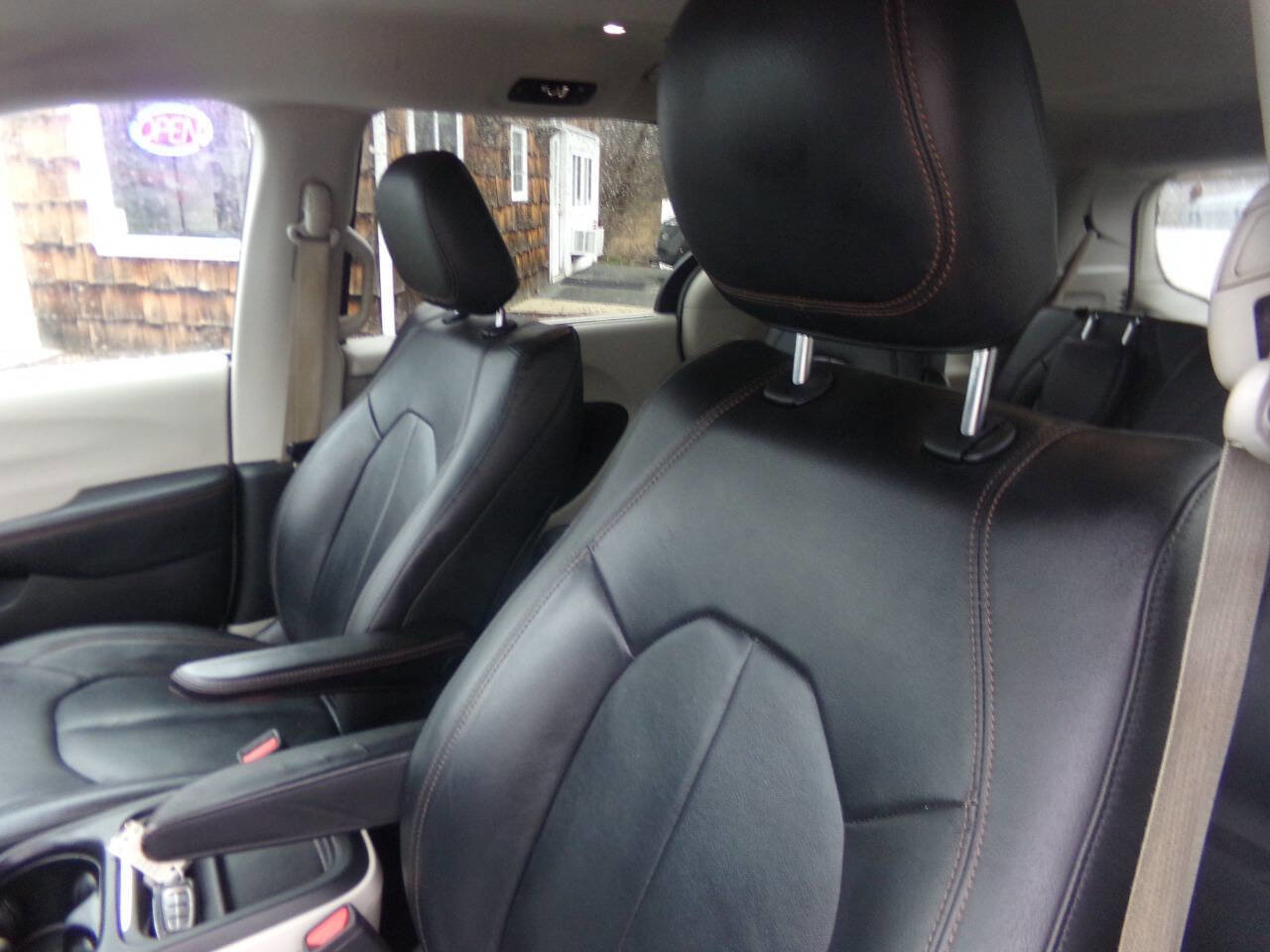 Used 2017 Chrysler Pacifica Touring-L image 17