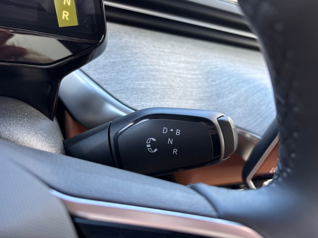 New 2025 Volkswagen ID. Buzz Pro S Plus AWD/4WD image 19