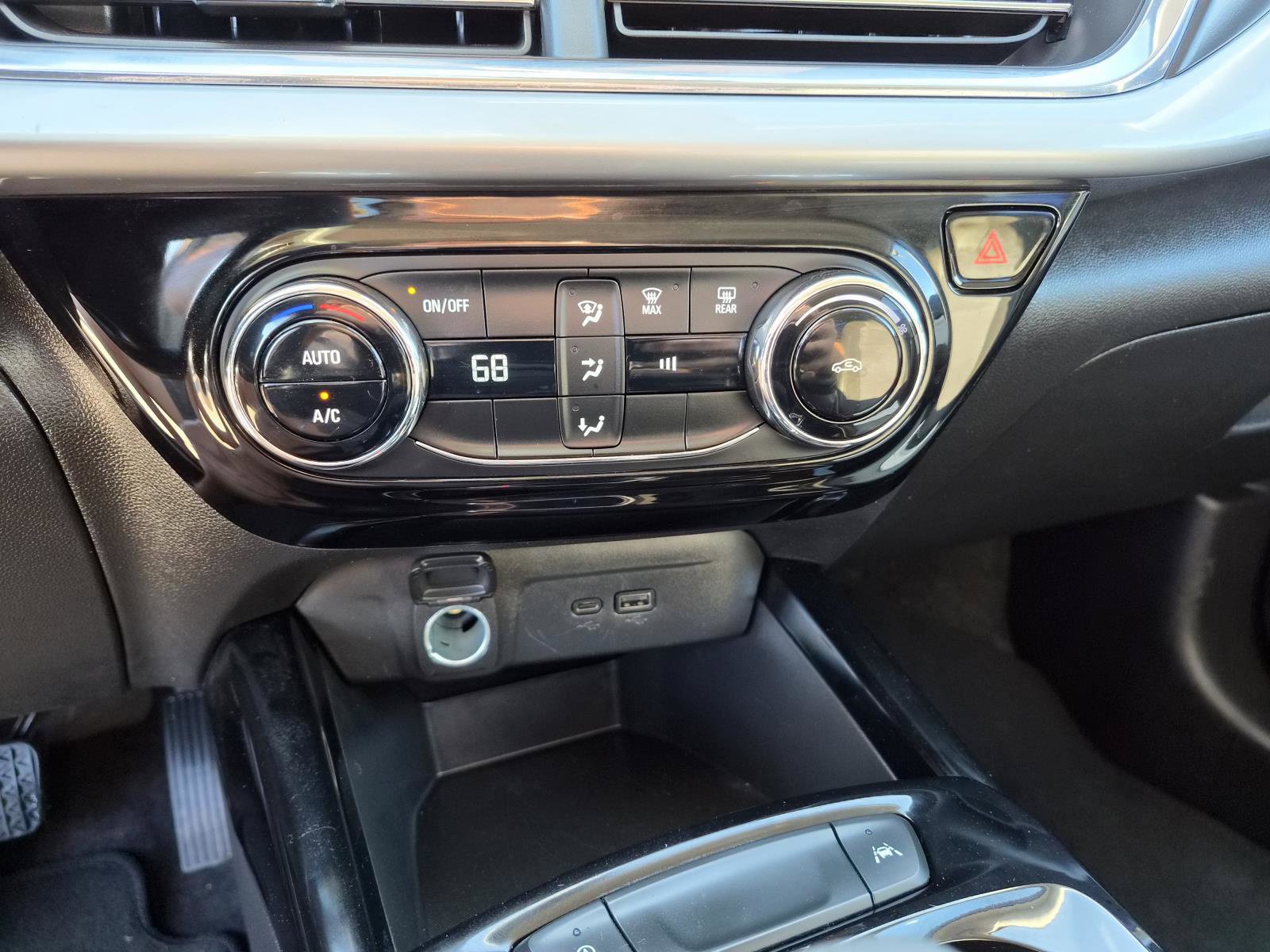 Used 2026 Chevrolet Trax LT FWD image 23