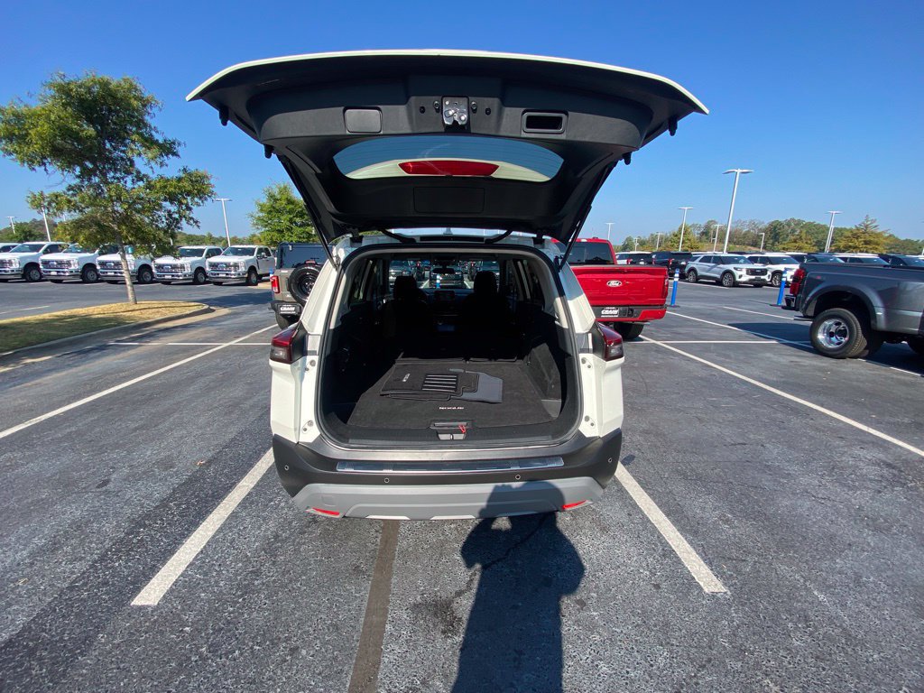 Used 2023 Nissan Rogue SV FWD image 28