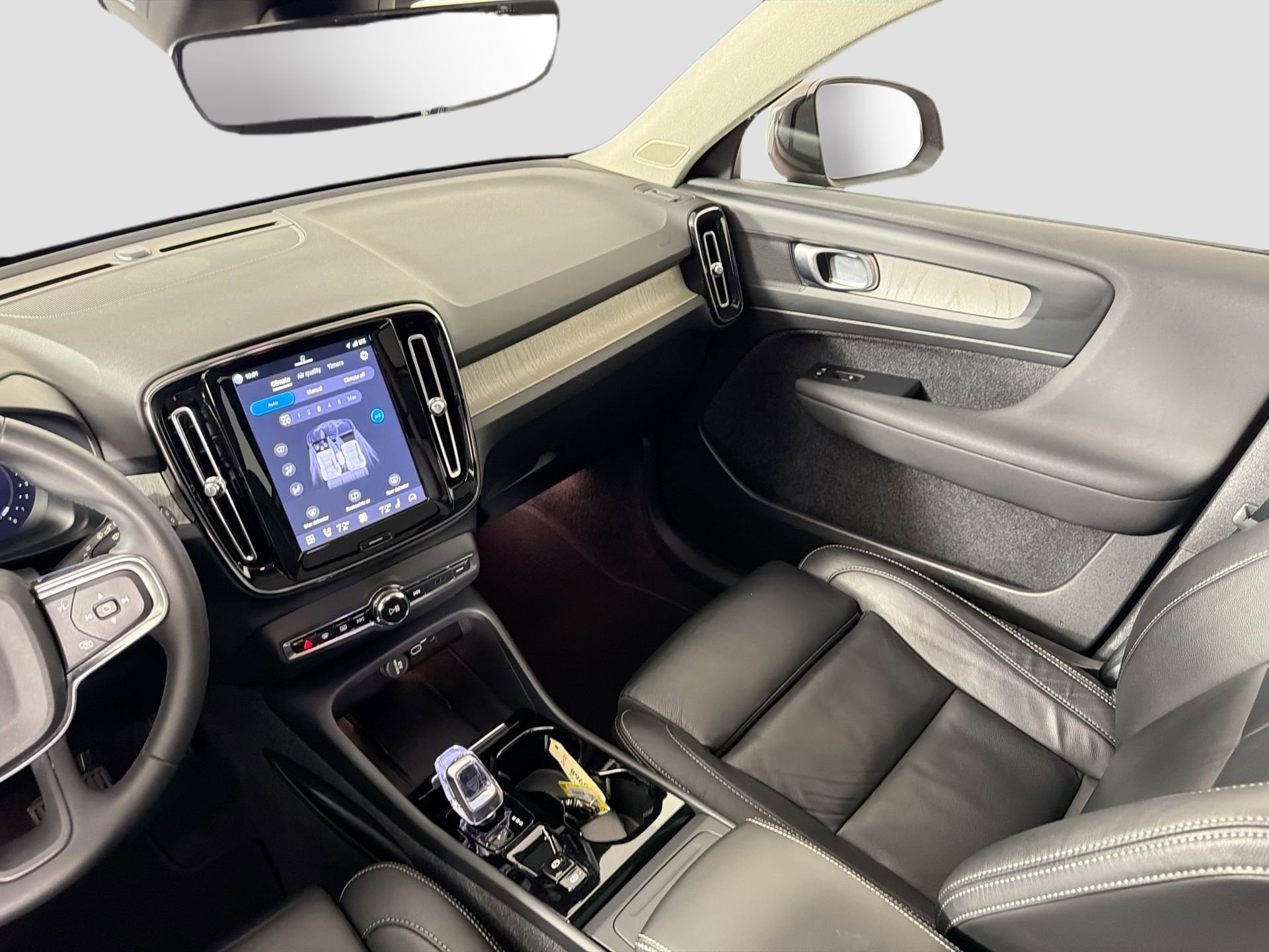 Certified 2023 Volvo XC40 B4 Plus w/ Driver Assist Package image 24