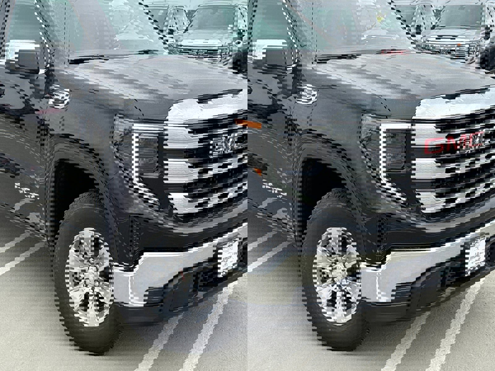 Used 2026 GMC Sierra 1500 SLE image 3