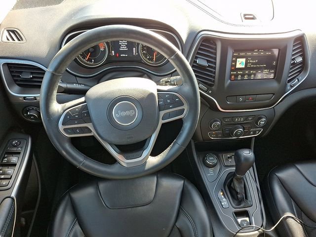 Used 2019 Jeep Cherokee Latitude Plus w/ Cold Weather Group AWD/4WD image 12