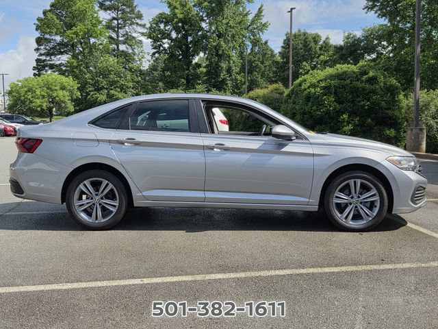 Used 2024 Volkswagen Jetta SE w/ Panoramic Sunroof Package FWD image 6