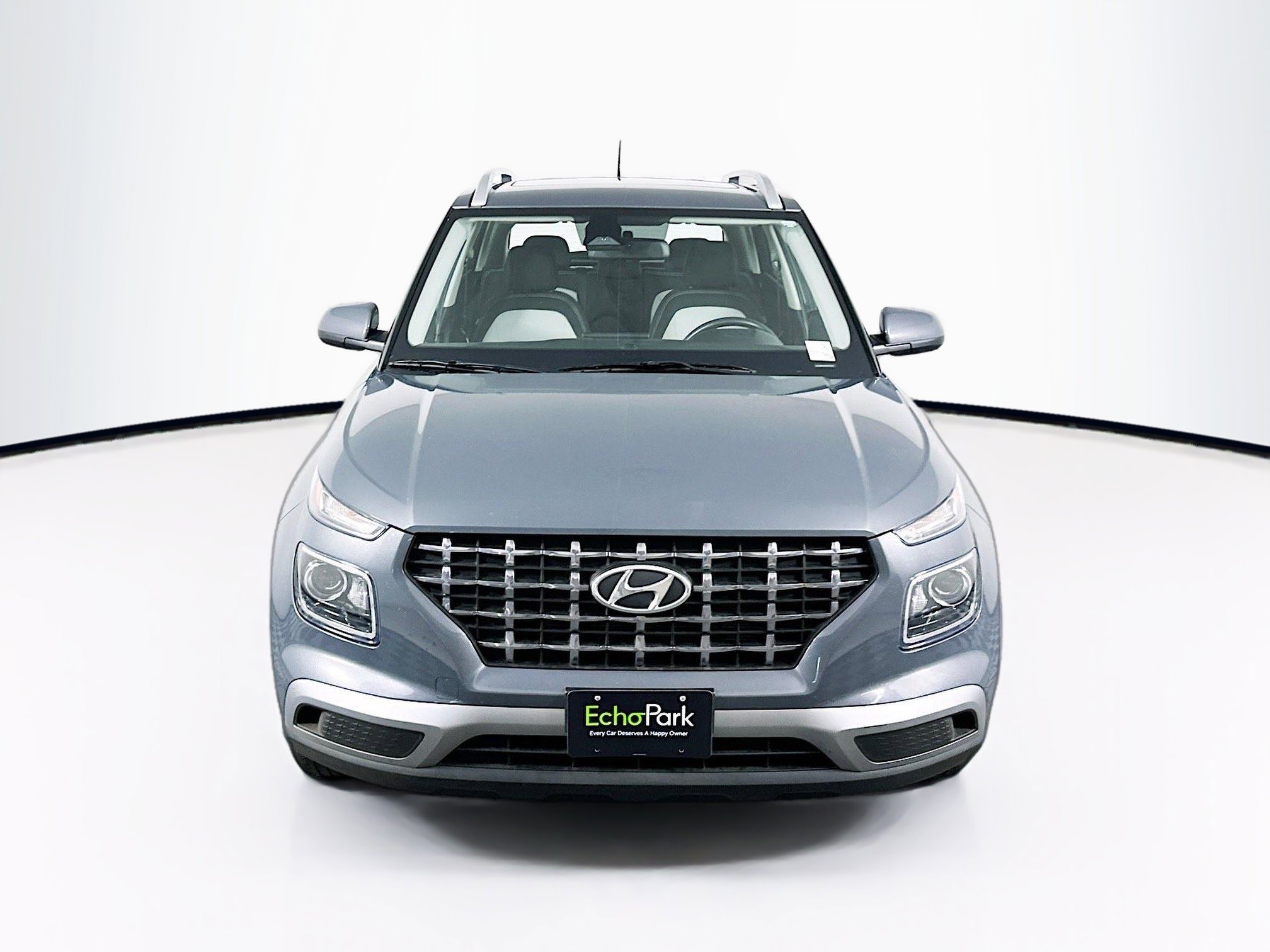 Used 2025 Hyundai Venue SEL FWD image 2