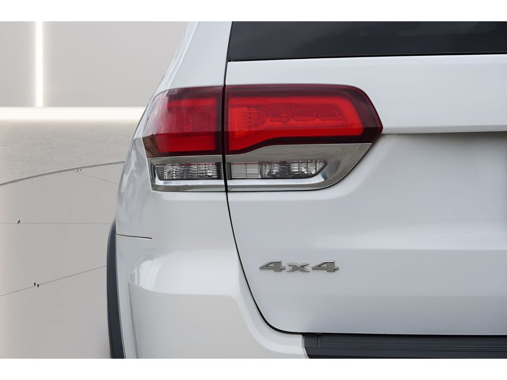 Used 2020 Jeep Grand Cherokee Laredo w/ Security & Convenience Group AWD/4WD image 36