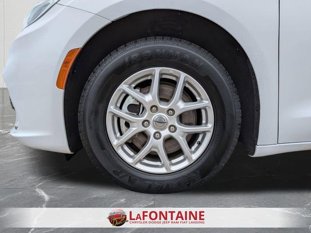 Certified 2023 Chrysler Pacifica Touring-L image 31