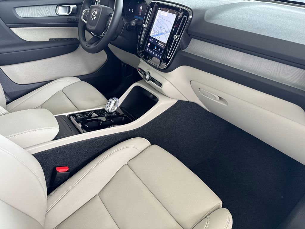New 2026 Volvo XC40 B5 Plus w/ Protection Package Premier image 15