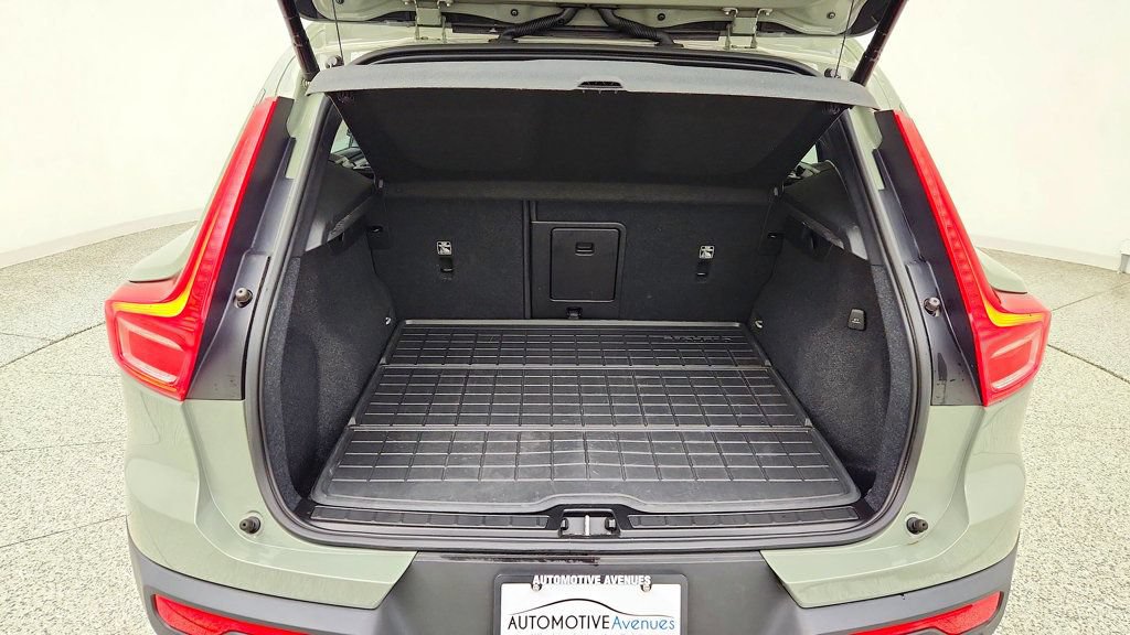 Used 2023 Volvo XC40 B5 Plus w/ Climate Package AWD/4WD image 19