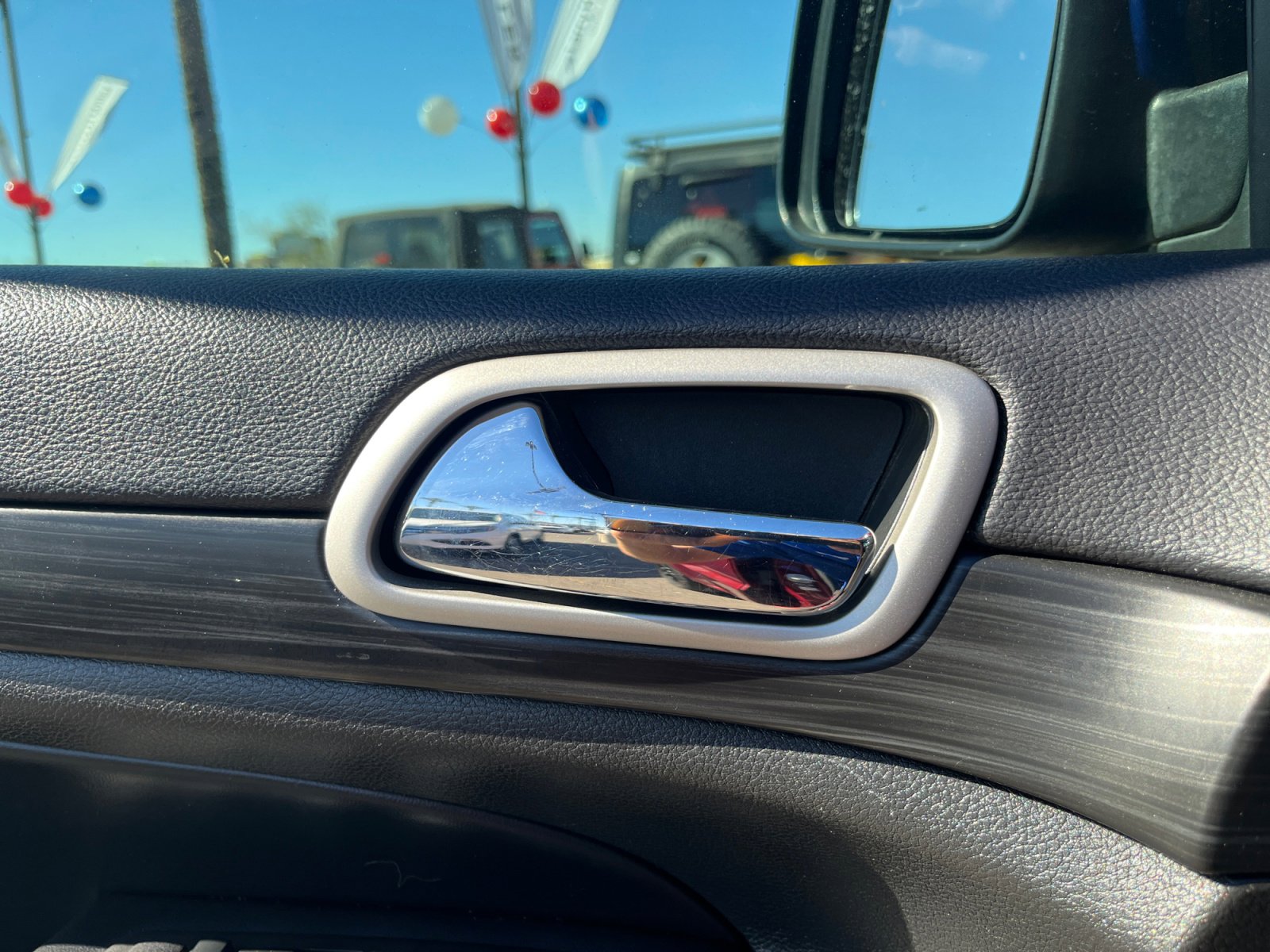 Used 2021 Jeep Grand Cherokee Laredo X image 23