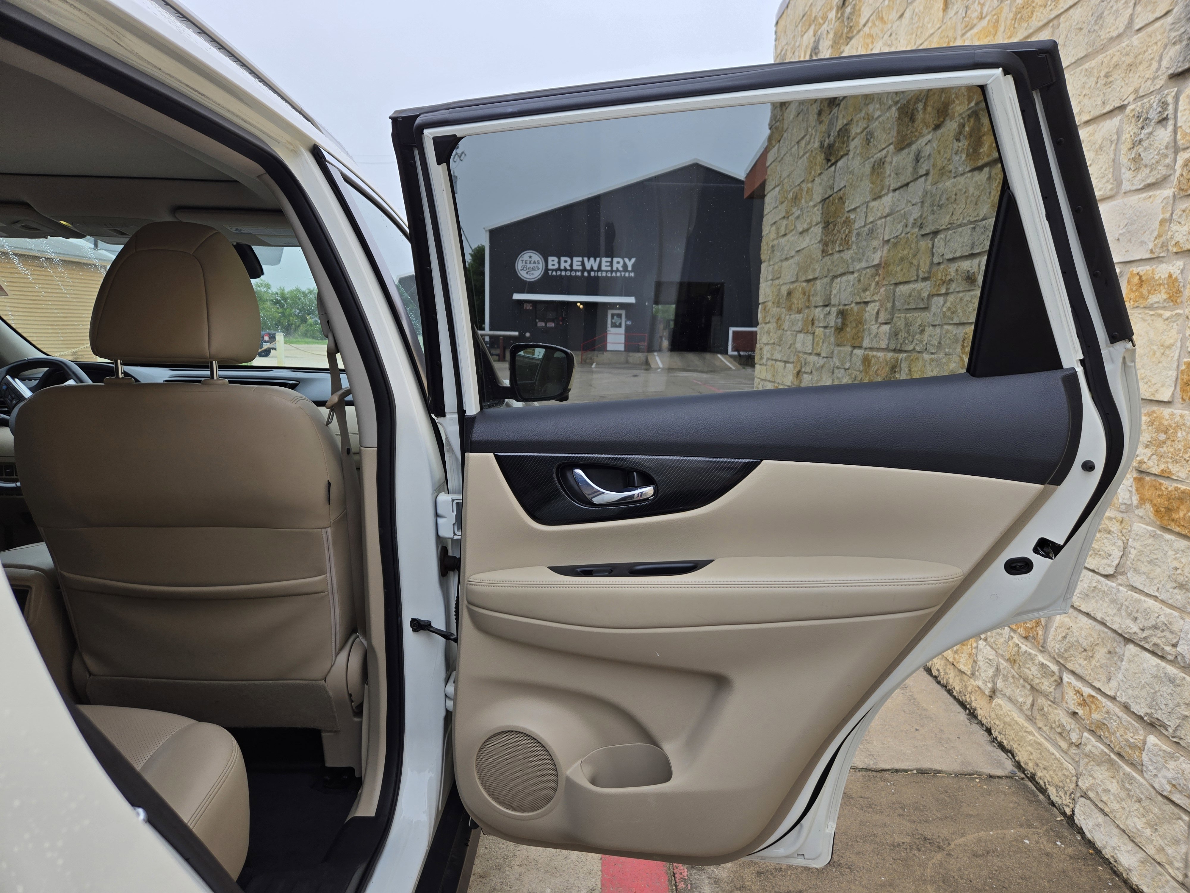 Used 2017 Nissan Pathfinder SV FWD image 10