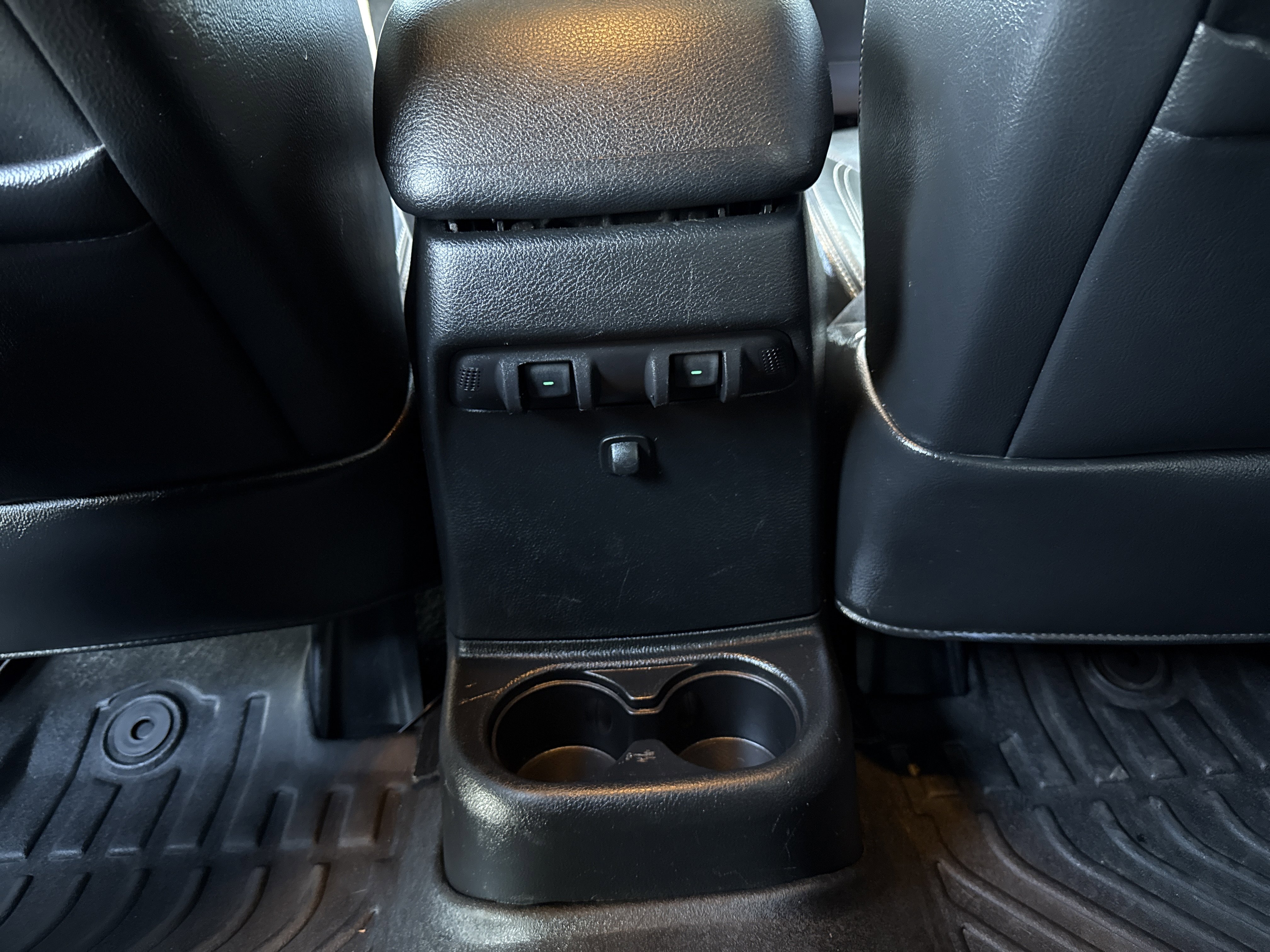 Used 2015 Jeep Wrangler Unlimited Rubicon w/ Connectivity Group image 28