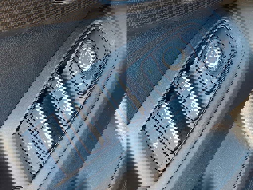 Certified 2025 Subaru Crosstrek 2.5i Limited w/ Popular Package #3A image 24