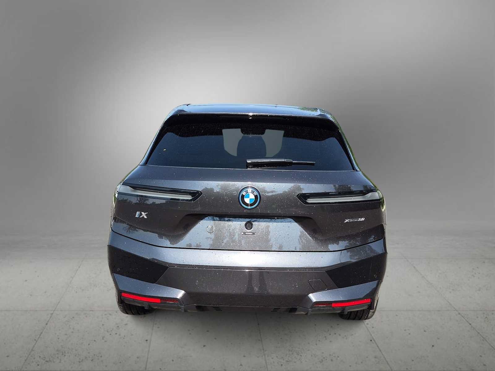 Used 2024 BMW iX xDrive50 w/ Sport Package AWD/4WD image 7