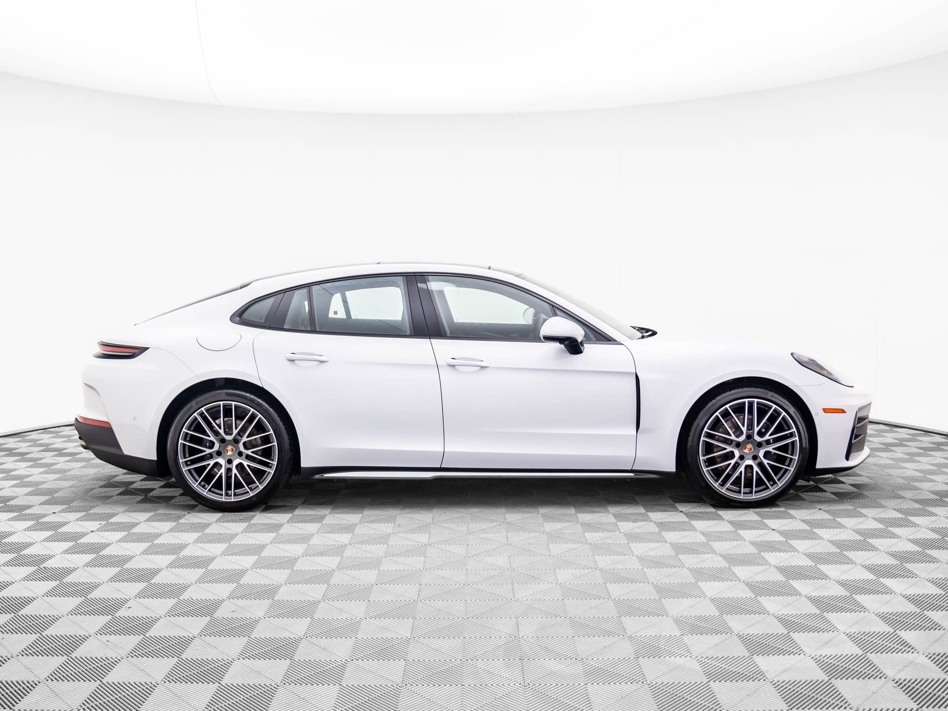 New 2025 Porsche Panamera 4 image 8