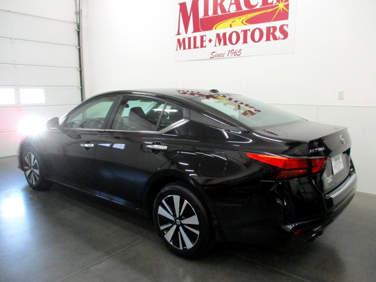 Used 2022 Nissan Altima 2.5 SV w/ SV Premium Package image 4