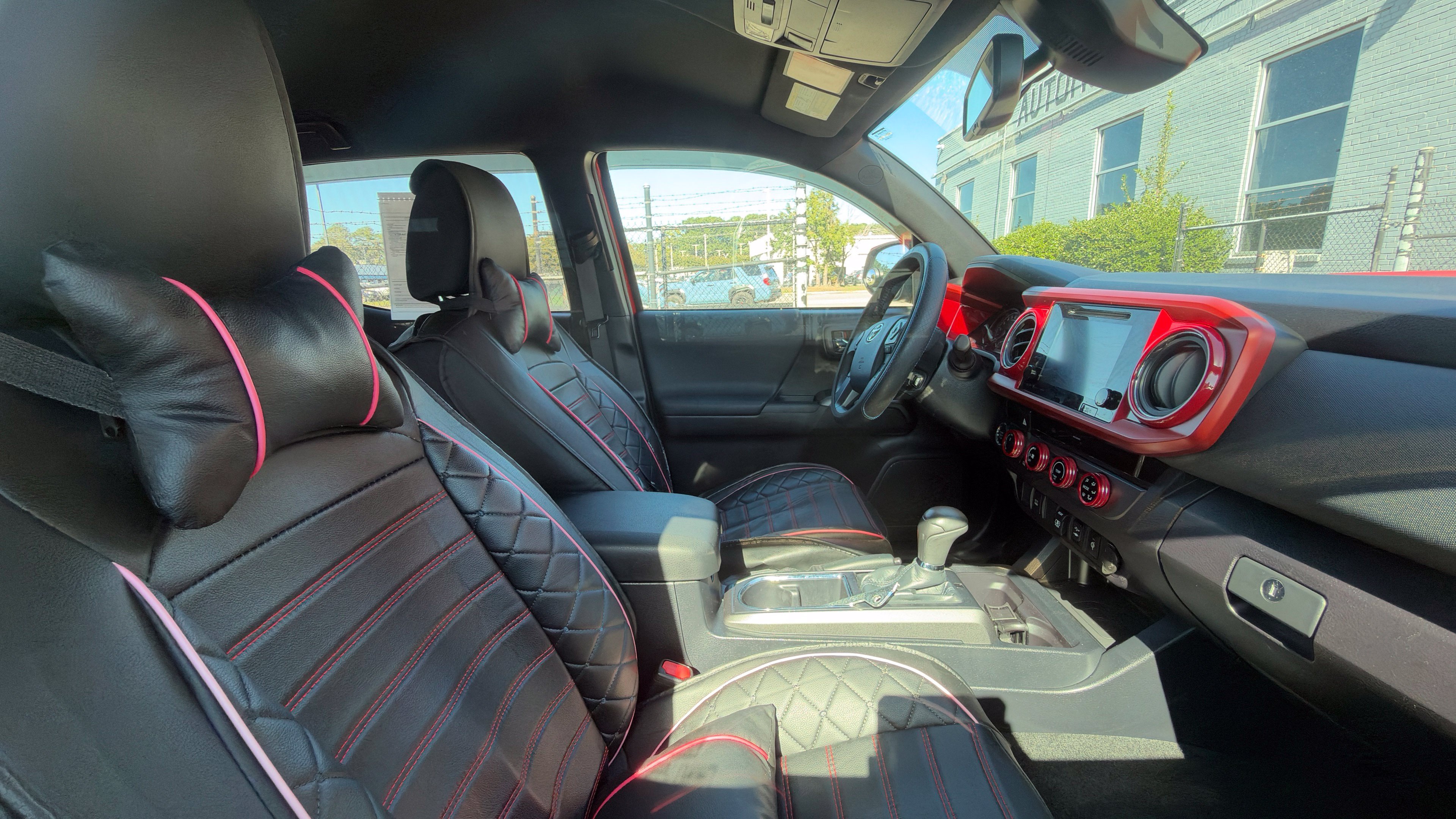 Used 2018 Toyota Tacoma TRD Sport AWD/4WD image 7
