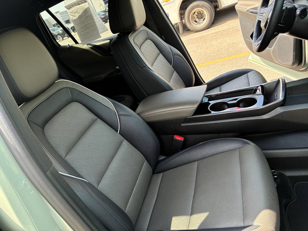 Used 2025 Chevrolet Equinox LT w/ Convenience Package II FWD image 36