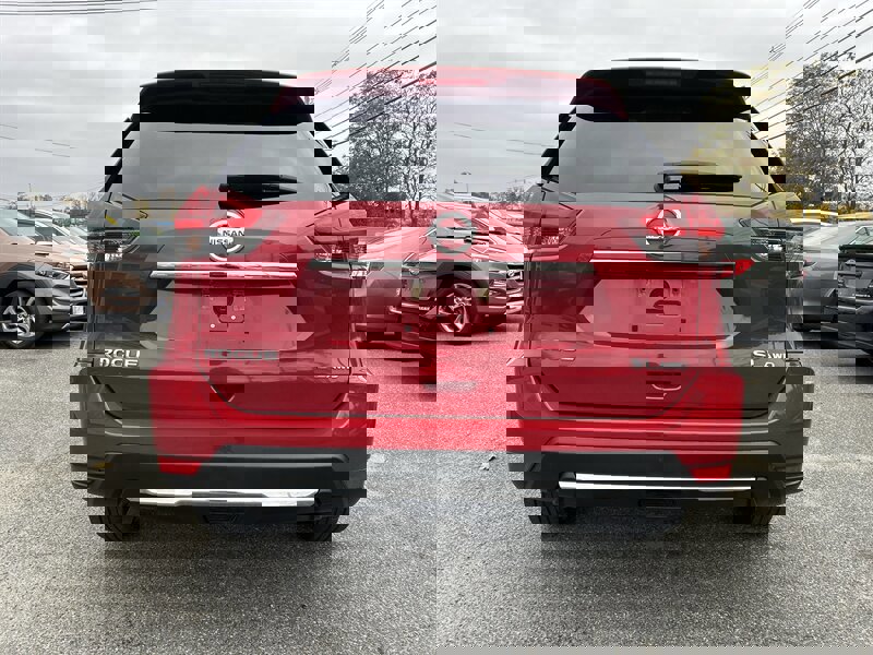 Used 2017 Nissan Rogue SL w/ SL Premium Package image 4