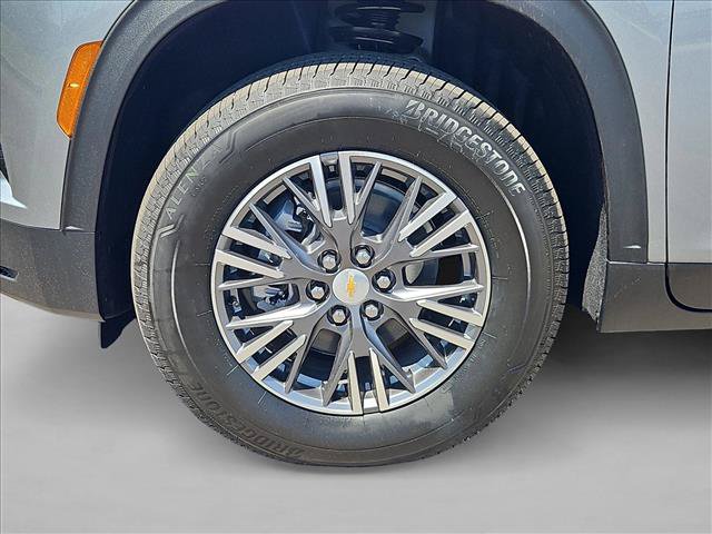 New 2027 Chevrolet Traverse LT w/ Driver Confidence Package FWD image 10