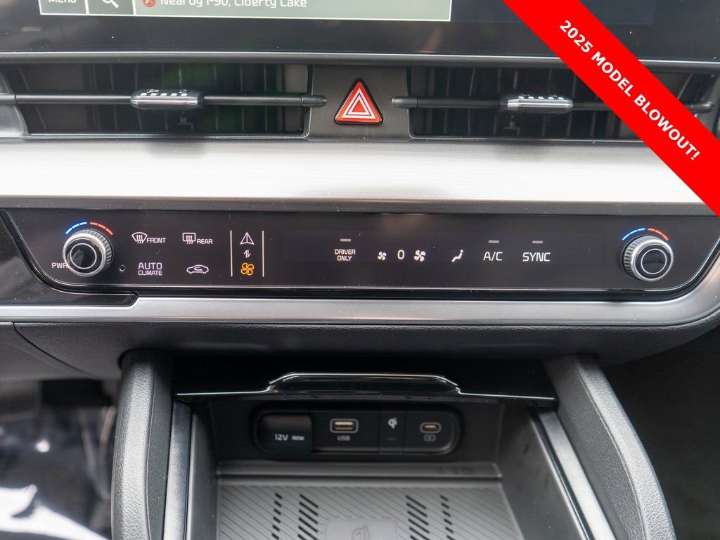 Used 2025 Kia Sportage EX image 21