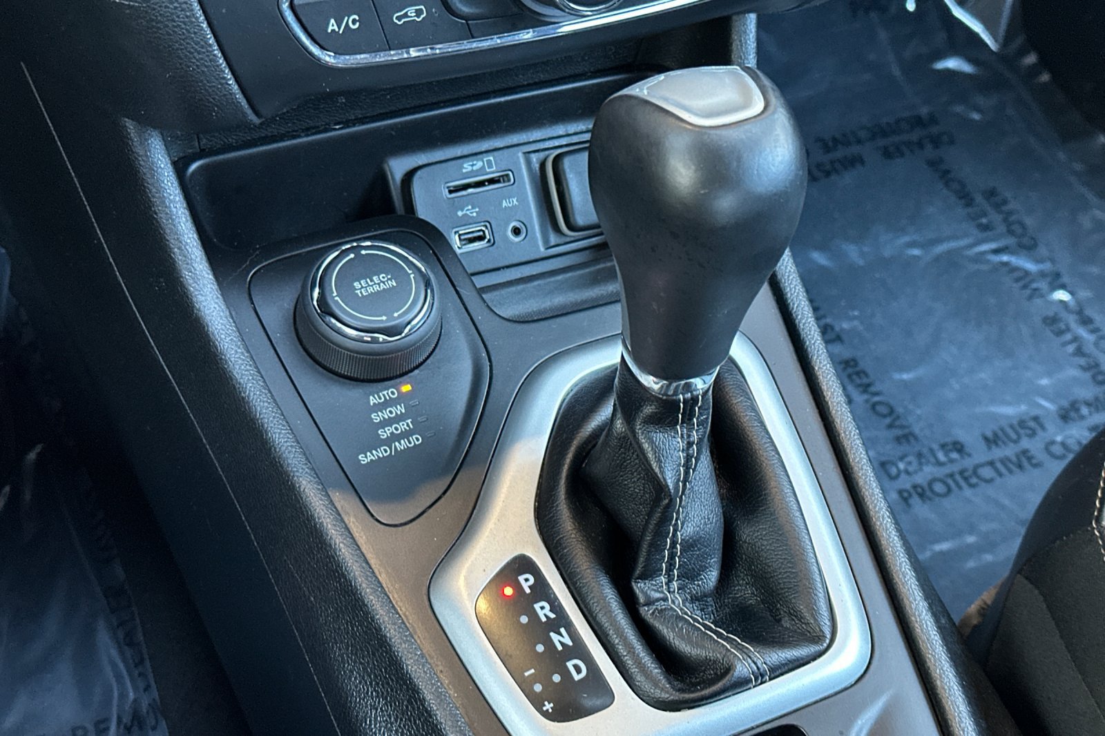 Used 2018 Jeep Cherokee Latitude Plus w/ Comfort/Convenience Group AWD/4WD image 21