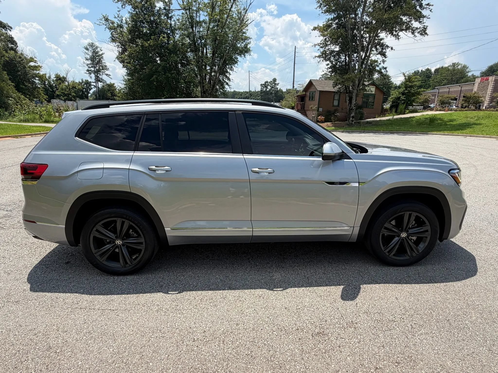 Used 2021 Volkswagen Atlas SE w/ Panoramic Sunroof Package FWD image 7