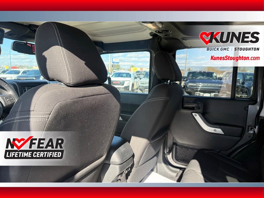 Used 2016 Jeep Wrangler Unlimited Sahara w/ Dual Top Group AWD/4WD image 27