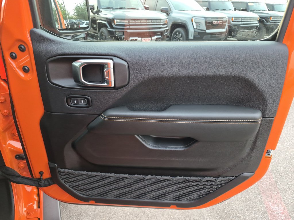 Used 2025 Jeep Wrangler Unlimited Rubicon 392 AWD/4WD image 34