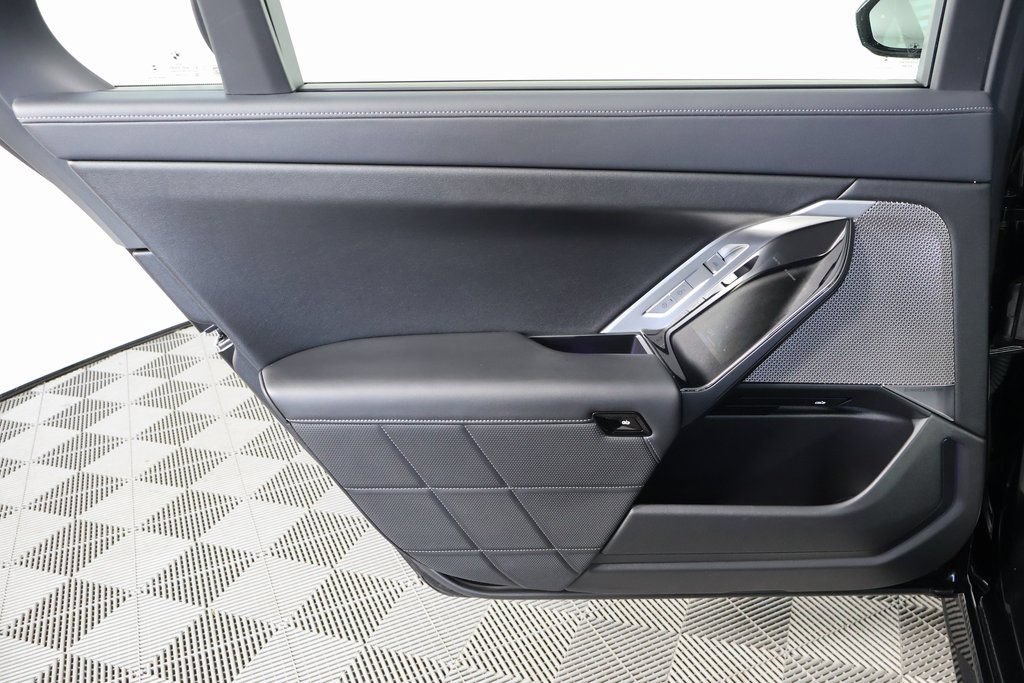 Used 2025 BMW 740i RWD image 13