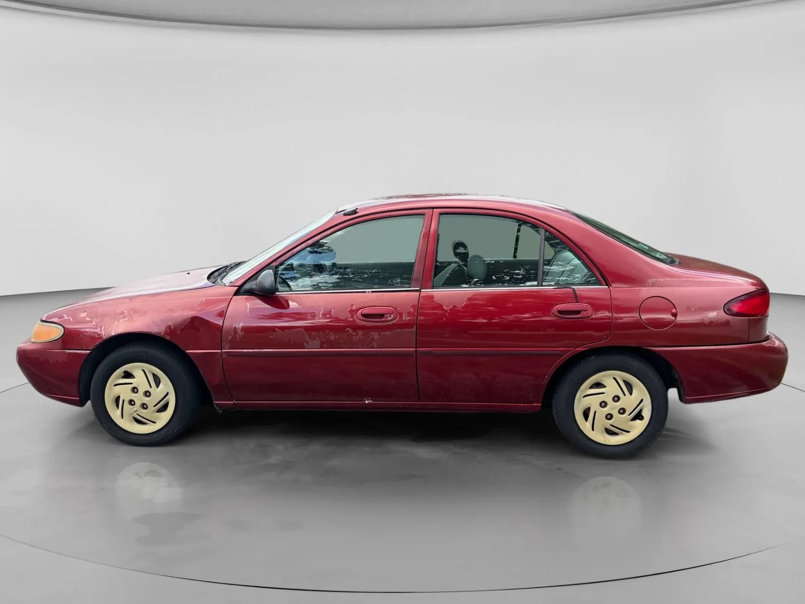 Used 2002 Ford Escort Sedan FWD image 2