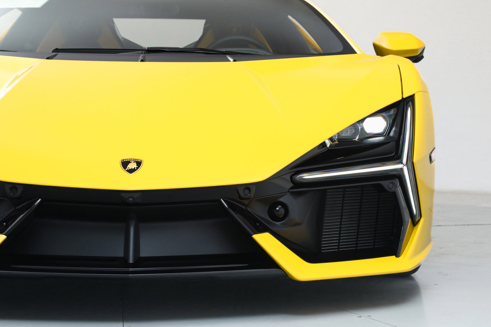 Used 2024 Lamborghini Revuelto image 13