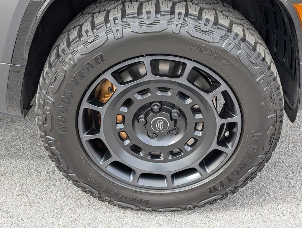 Certified 2025 Land Rover Defender 110 image 34