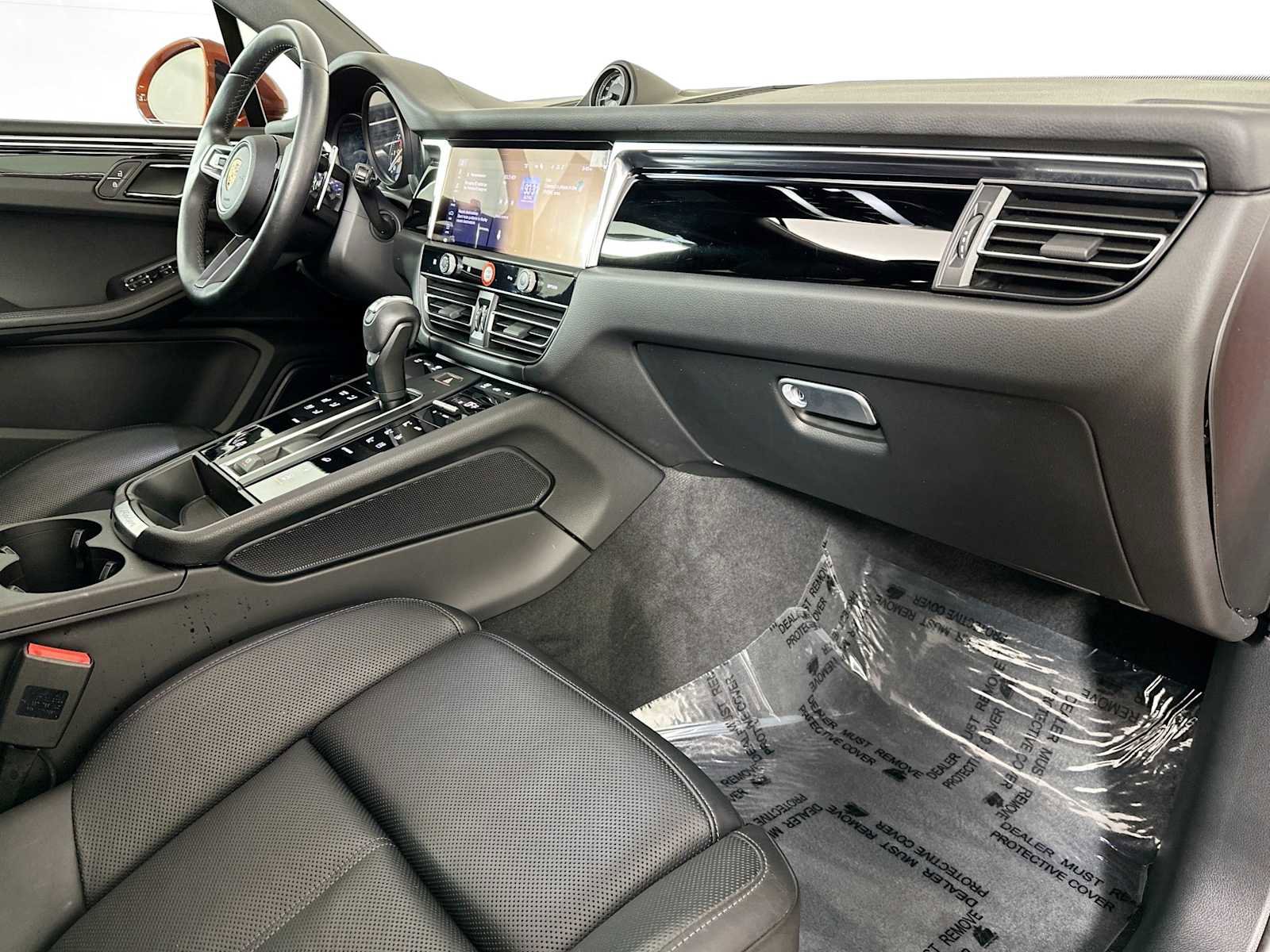 Certified 2024 Porsche Macan AWD/4WD image 29