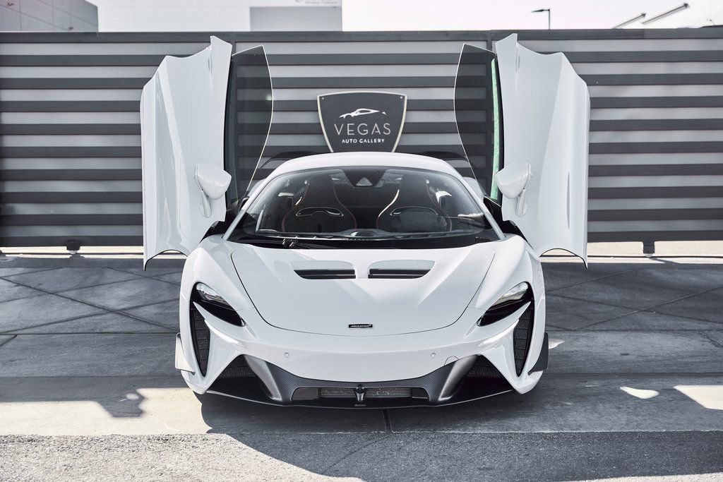 Used 2023 McLaren Artura RWD image 23