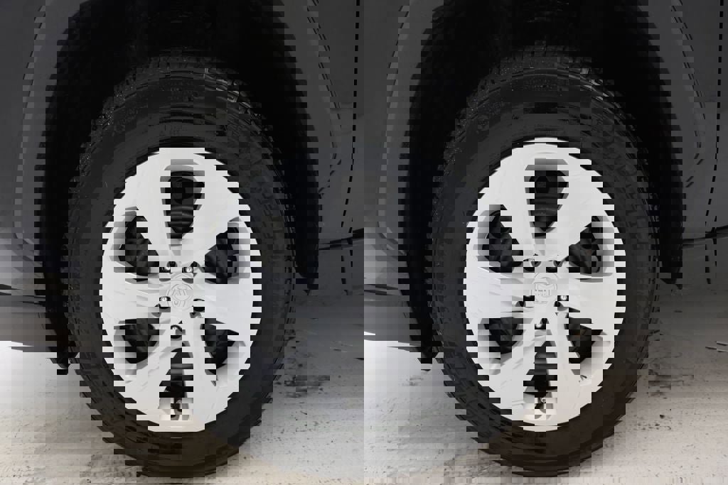 Used 2024 Toyota RAV4 LE image 9