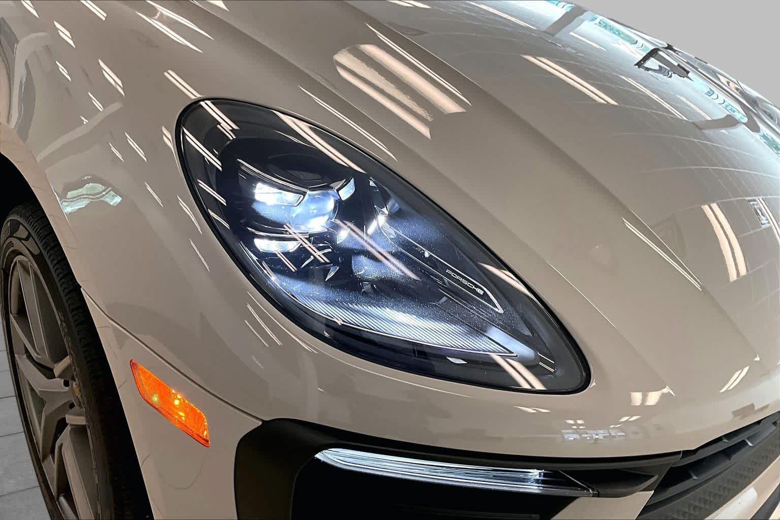 Used 2022 Porsche Macan AWD/4WD image 26