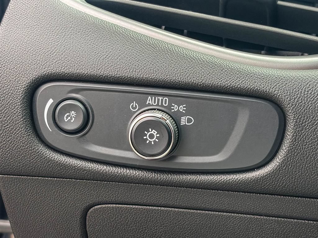 Used 2025 Chevrolet Malibu LT FWD image 50