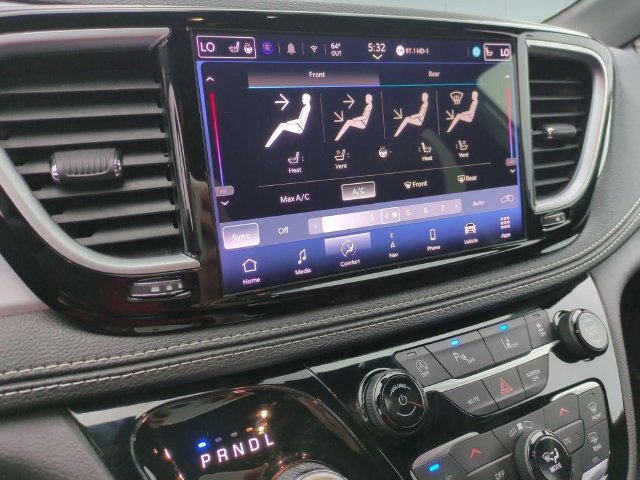 Used 2025 Chrysler Pacifica Limited FWD image 24