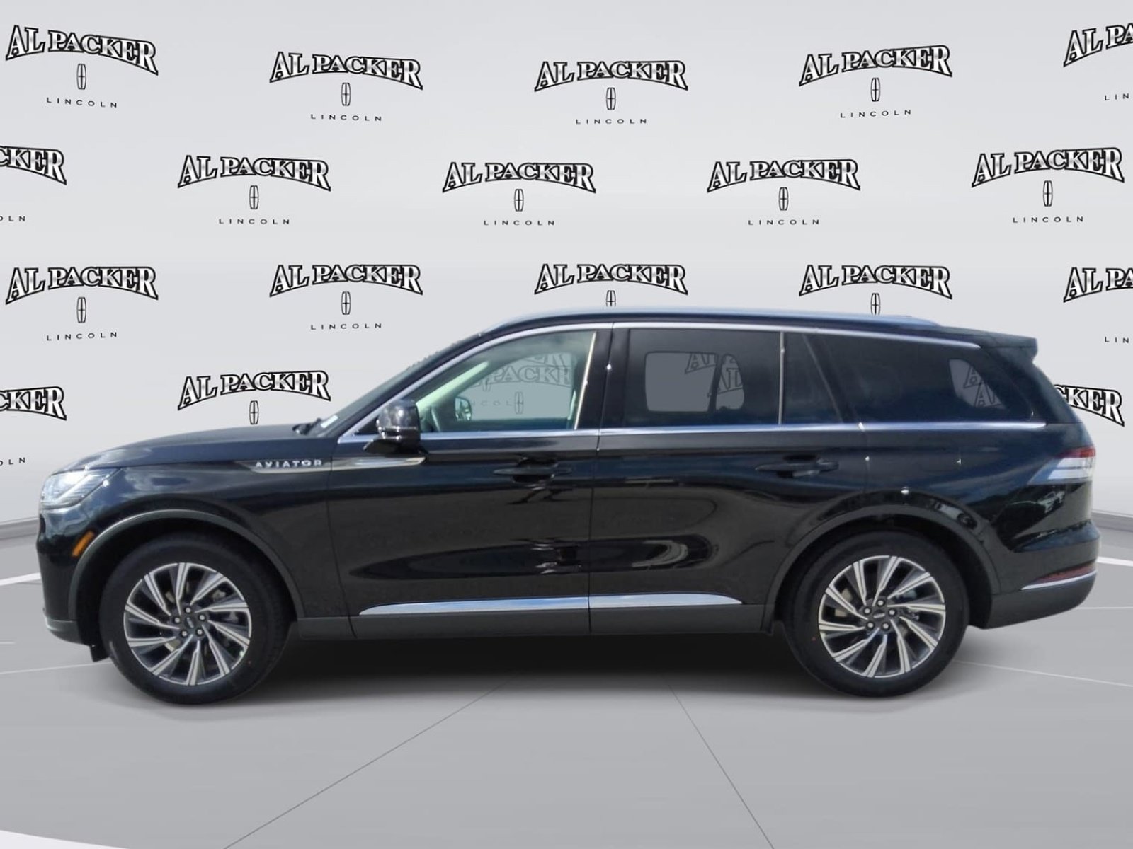 New 2026 Lincoln Aviator 2WD image 2