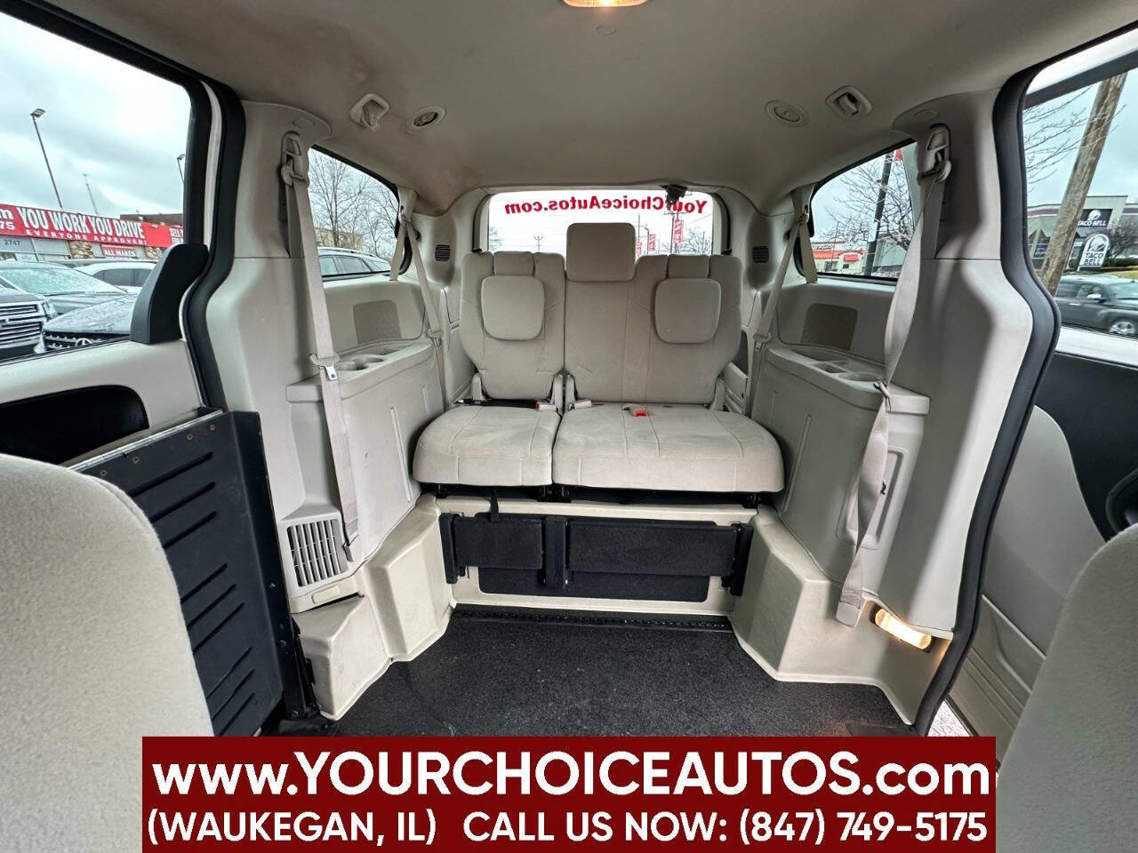 Used 2012 Dodge Grand Caravan SE image 28